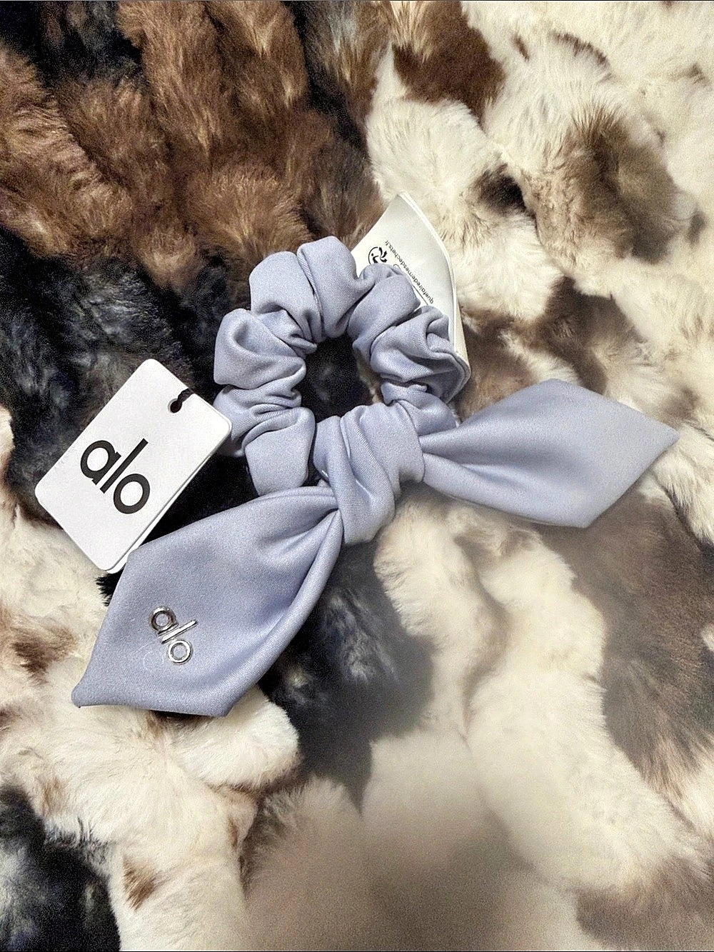 Alo Bow Scrunchie in winter frost NWT